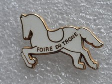 PIN S  CHEVAL DE MANEGE  LA FETE DU TRONE