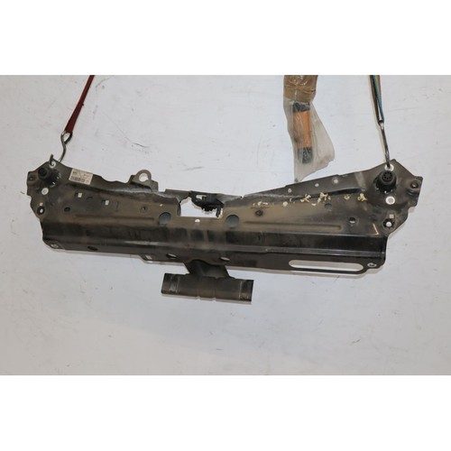 Traverse supérieure armature