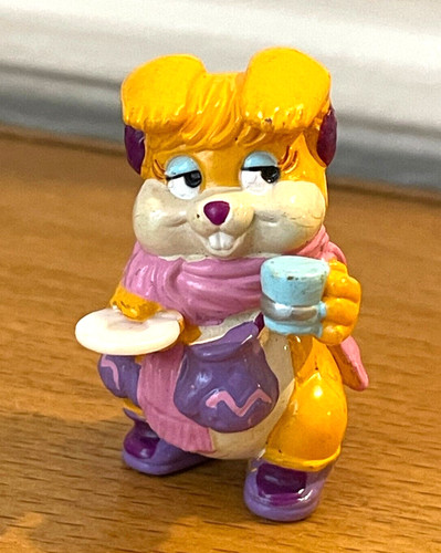 Figurine lapin ecureuil qui - lapin,