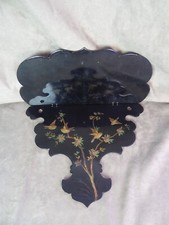 BELLE PETITE ETAGERE PLIANTE, Napoléon III, en carton bouilli à décor.