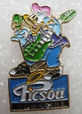 Pin's Walt Disney PICSOU MAGAZINE Donald casquette avec une Guitare verte #A4