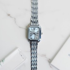Montre Femme Élégante Quartz – Bracelet Argent Métal Tressé, Cadran Carré