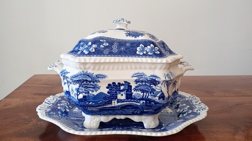 Soupière blanche bleue en - &,