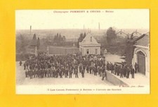 REIMS (51) Arrivée des OUVRIERS aux CAVES des CHAMPAGNES "POMMERY & GRENO" 1900