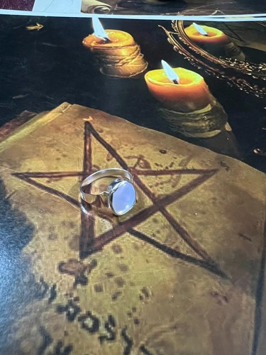 Bague talisman magique - , attire