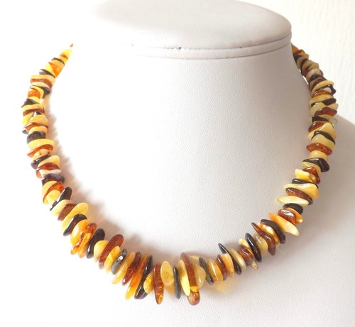 Collier ambre de la - ,