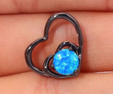 Original Pendentif "Coeur" en plaque or blanc et Opale solide  de Feu  Bleu 7 mm