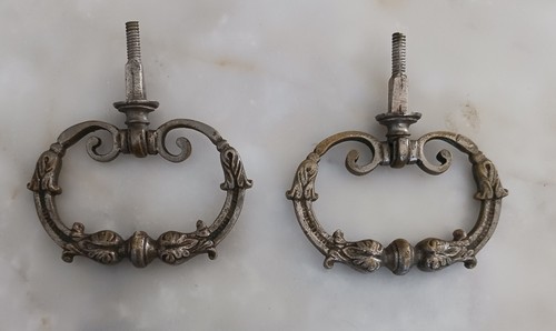 Poignées pendantes de - 2,