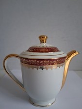 THEIERE en PORCELAINE .