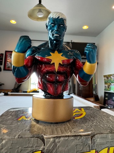 Captain marvel modern version - modern,