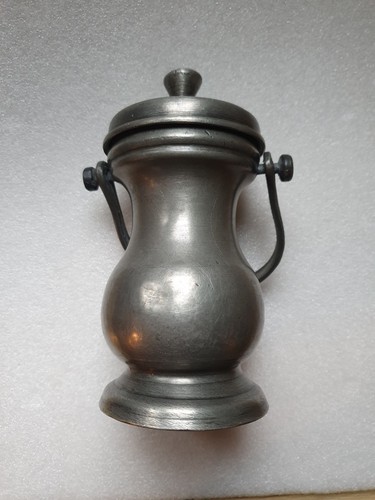 Pot étain fait - pot, main-