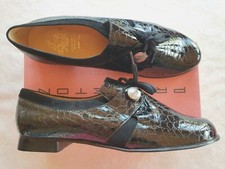 chaussures en cuir vernis noir