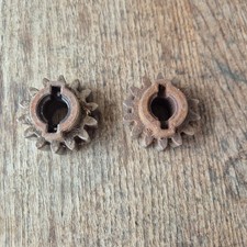 2x Pignon Entrainement Roue Tondeuse A Gazon Mcculloch Pièce Détachée