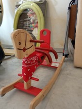 Cheval à bascule en bois