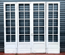 séparation de quatre portes à petit carreaux  . XX siècle .