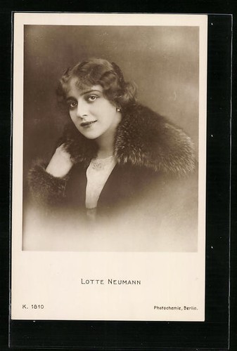 Carte postale actrice - , lotte