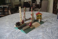 Train électrique ancien Hornby HO - 2 locos, 3 wagons, transfo, rails, accessoir