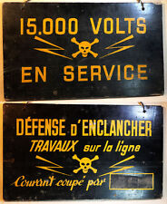 Panneau 15000 VOLTS DÉFENSE D'ENCLENCHER TRAVAUX sur la ligne - tête de mort