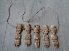ANCIEN COLLIER EN OS SCULPTE ET CORDE OBJET ETHNIQUE 5 PERSONNAGES FAMILLE