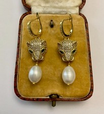 ANCIENNES BOUCLES D'OREILLES PANTHERE PLAQUÉ OR  - ENORME PERLE NATURELLE STRASS