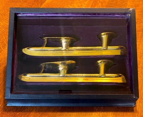 Rare 1945 gold ice - rare, skates