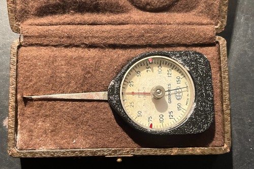 Ancienne balance utilisée - , par