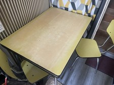 Table chaises vintages - table,