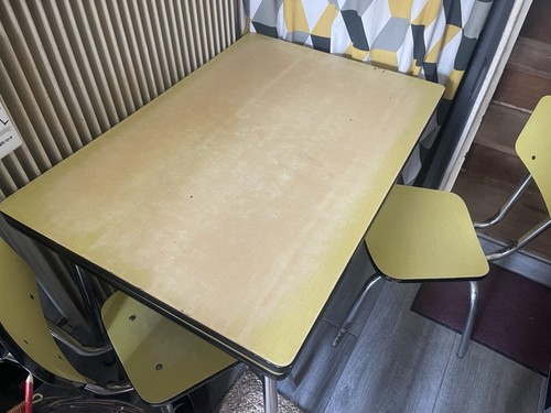 Table chaises vintages - chaises,