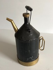 Ancien Bidon Réservoir Jerrican  d' essence  en Tôle   mar03