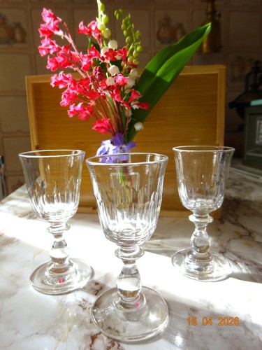 Trois beaux verres liqueur - trois, à