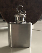 Porte-clé, flasque en métal. Neuf