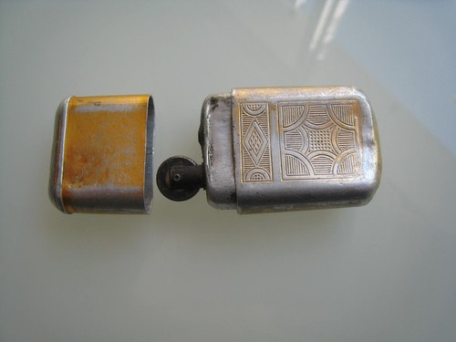 Ancien briquet militaire - , en