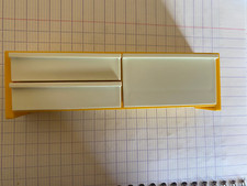 PLAYMOBIL MEUBLE BAS JAUNE ET BLANC A 3 TIROIRS