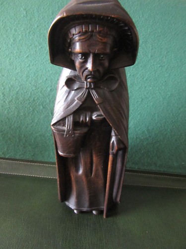 Statue bois vieille femme au - bois,