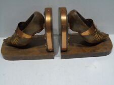 paire de serres livres en bois et cuivre, sabots, déco ferme, gite, chalet