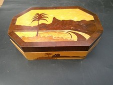 BOITE EN BOIS EN MARQUETERIE