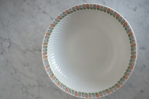 Plat rond creux type légumier