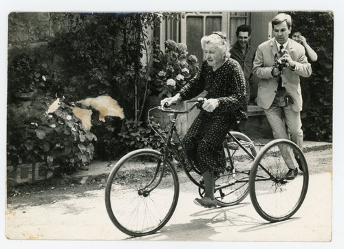 Photo une femme - photo,, vélo