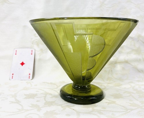 Acid etched glass vase grave - etched,