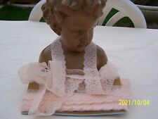 Ancien coupon de dentelle fine rose saumon. Spécial lingerie fine.  Réf: N°53