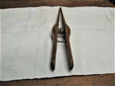 Ancienne pince de gantier en bois  