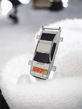 Véhicule miniature ancien