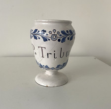 Pot de pharmacie style faience