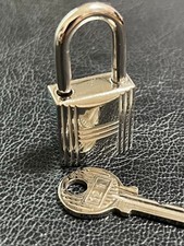 Ensemble cadenas et clés