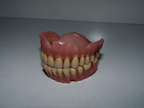 Ancien dentier dentaire - dentier,
