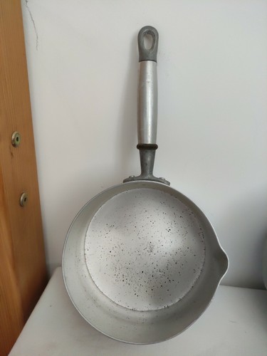 Petite casserole avec bec - petite,