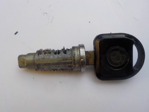 Barillet porte avant gauche - de,