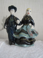 Ancienne petite statuette couple de Bretons Bretonne Bigouden peint main 6,5 cm