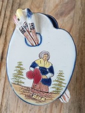 bonbonnière boite faience de Charolles forme de chevalet palette pinceaux signé