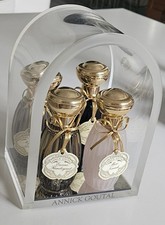 ANNICK GOUTAL presentoir Et 4